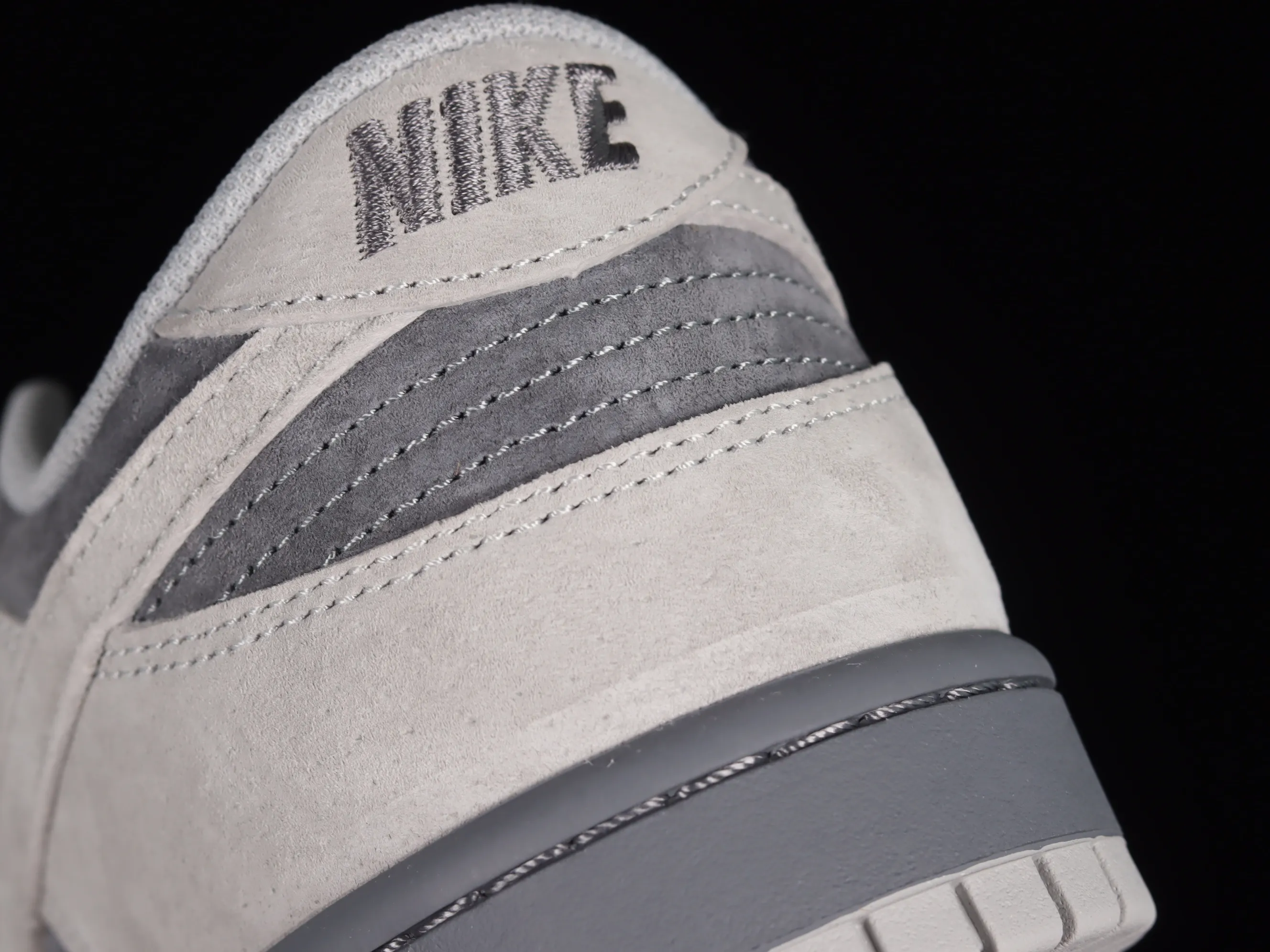 All Categories Nk SB Dunk Series Nk SB Dunk Low Low-top sneakers Otomo Katsuhiro x Nk SB Dunk Low "Steamboy OST" Creative customization collaboration Otomo Katsuhiro co-branded SB low-top sports and leisure sneakers DD3699-003